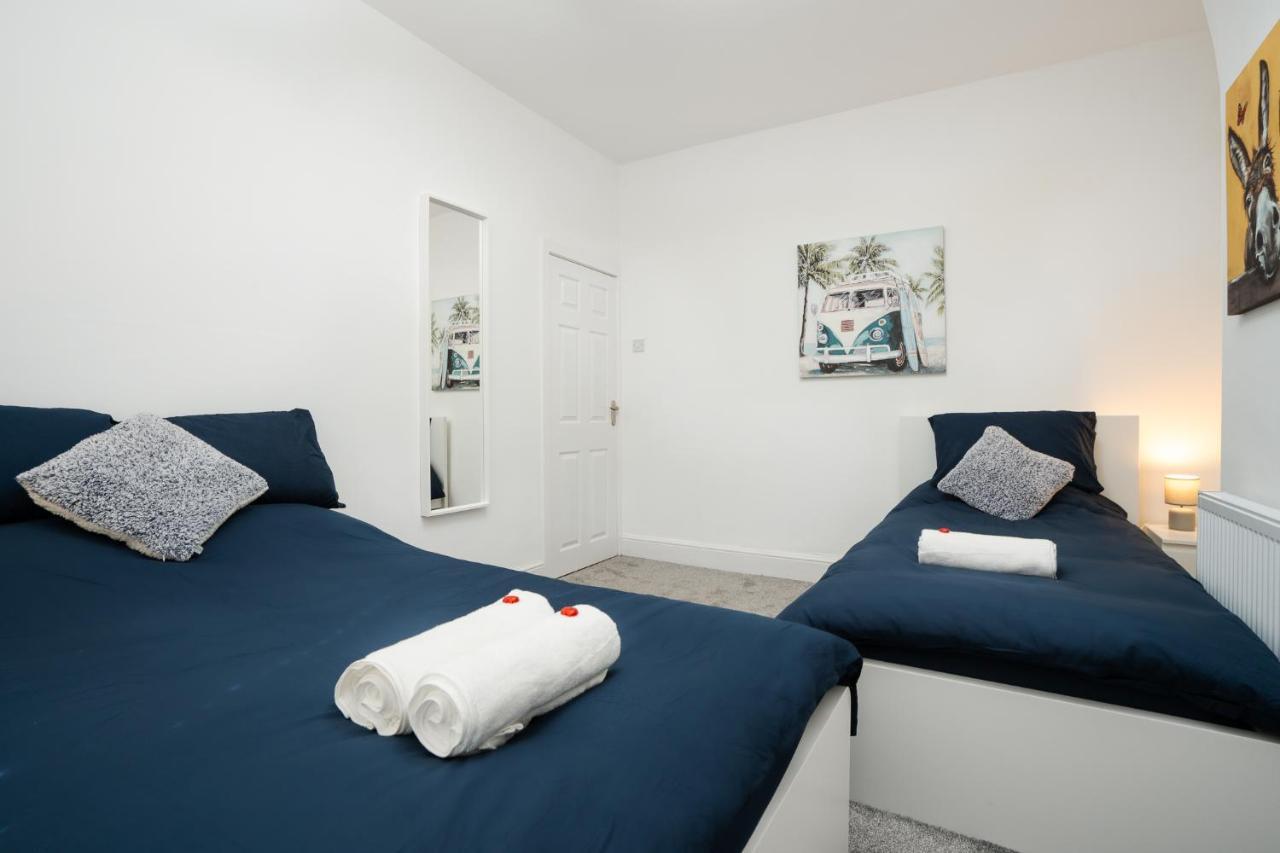 Dacy Lodge - Strictly No Parties Liverpool Bagian luar foto